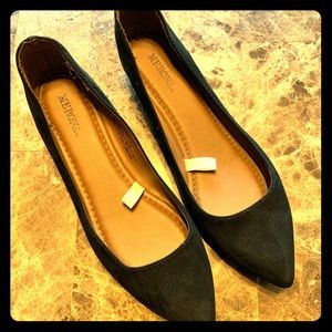 Women’s pointed toe flats